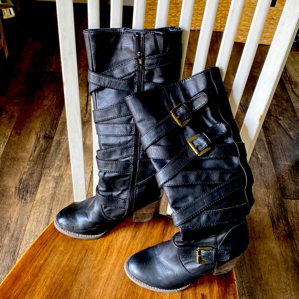 Black boots size 8